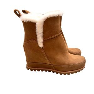 UGG Malvella Wedge Bootie Size 6 EUC
